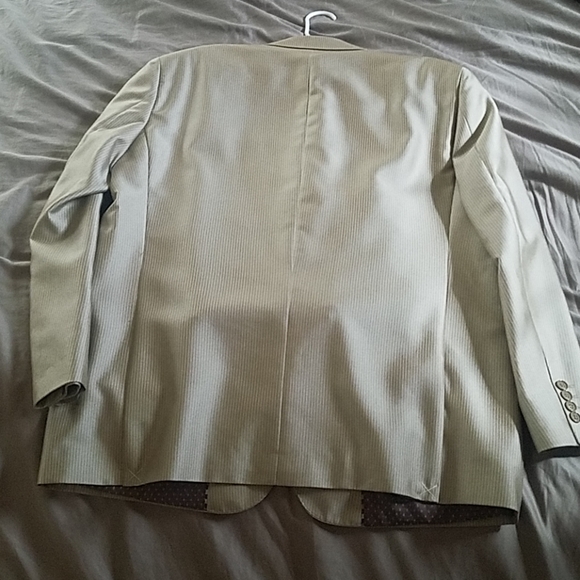 Men's Suit - Picture 3 of 3